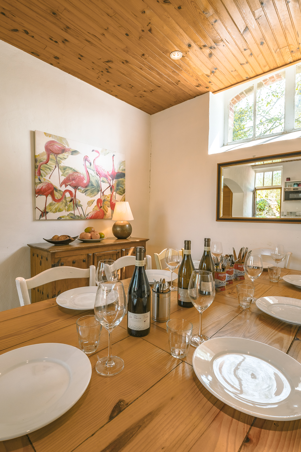 Coach House dining table at Chateau de la Vigne