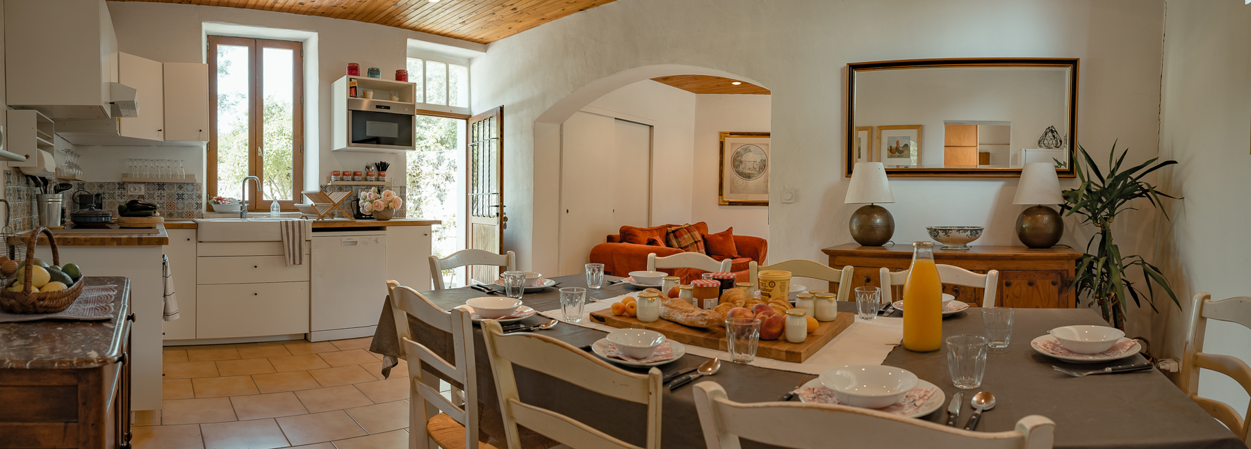 Coach House Dining and living space at Chateau de la Vigne